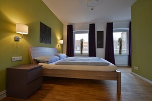 Comfort Double Room, Ensuite | Individually decorated, individually furnished, iron/ironing board - Townside Hostel Bremen (Bremen)