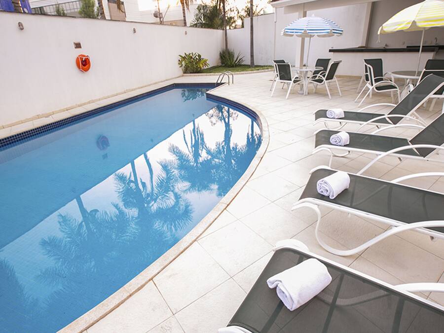Außenpool, Liegestühle