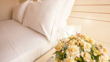 Double Room | 1 bedroom, in-room safe, desk, blackout curtains