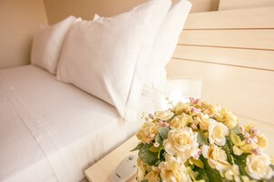 Quarto casal | 1 quarto, cofres nos quartos, escrivaninha, cortinas blackout