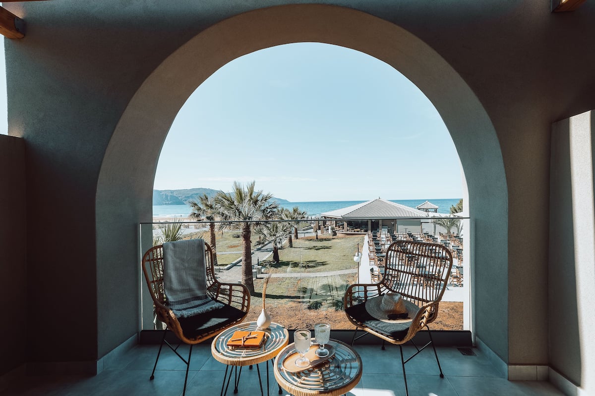 Superior kamer, 1 twee- of 2 eenpersoonsbedden, uitzicht op zee, aan het strand | Uitzicht op strand/zee