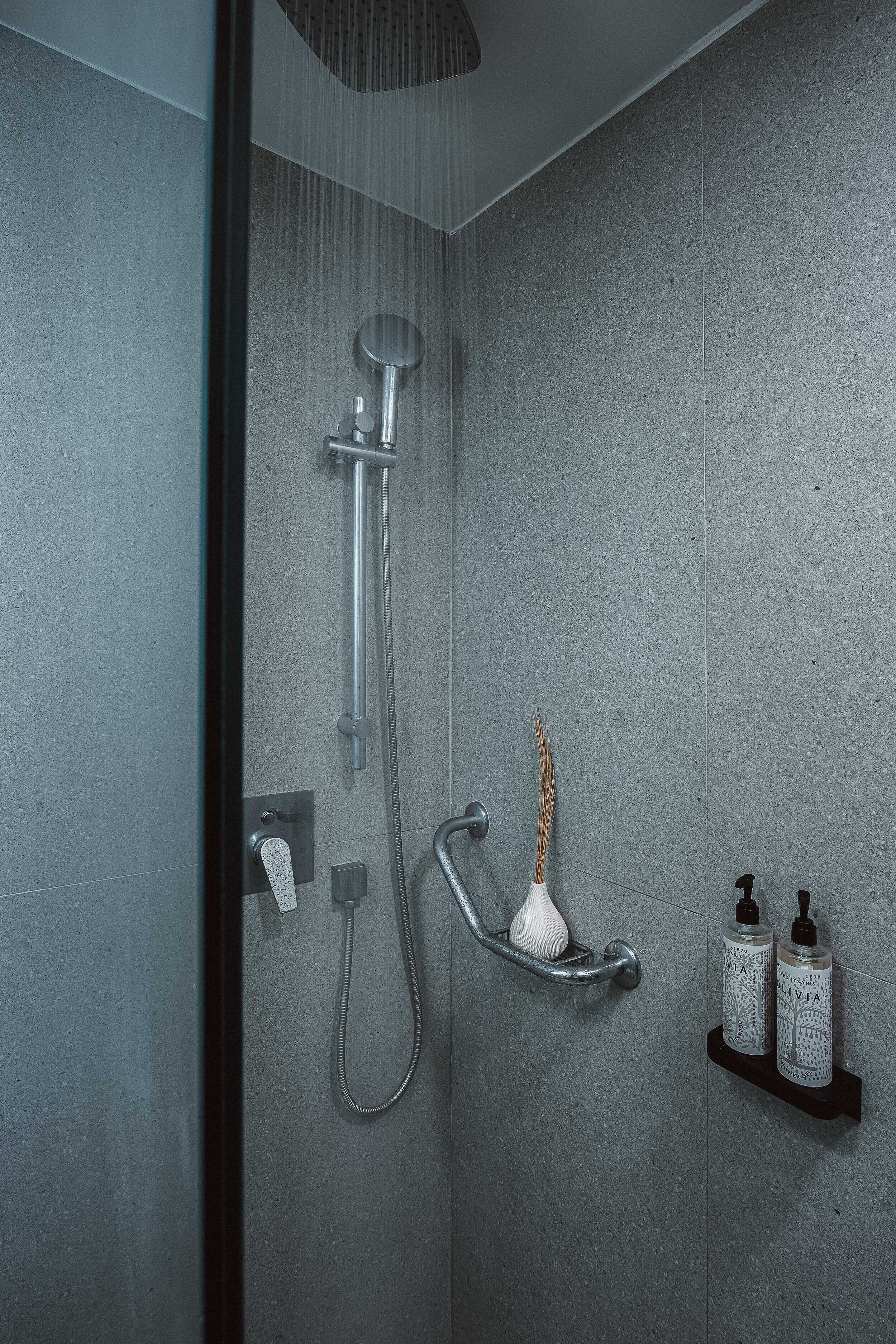 shower, free toiletries, hair dryer, slippers