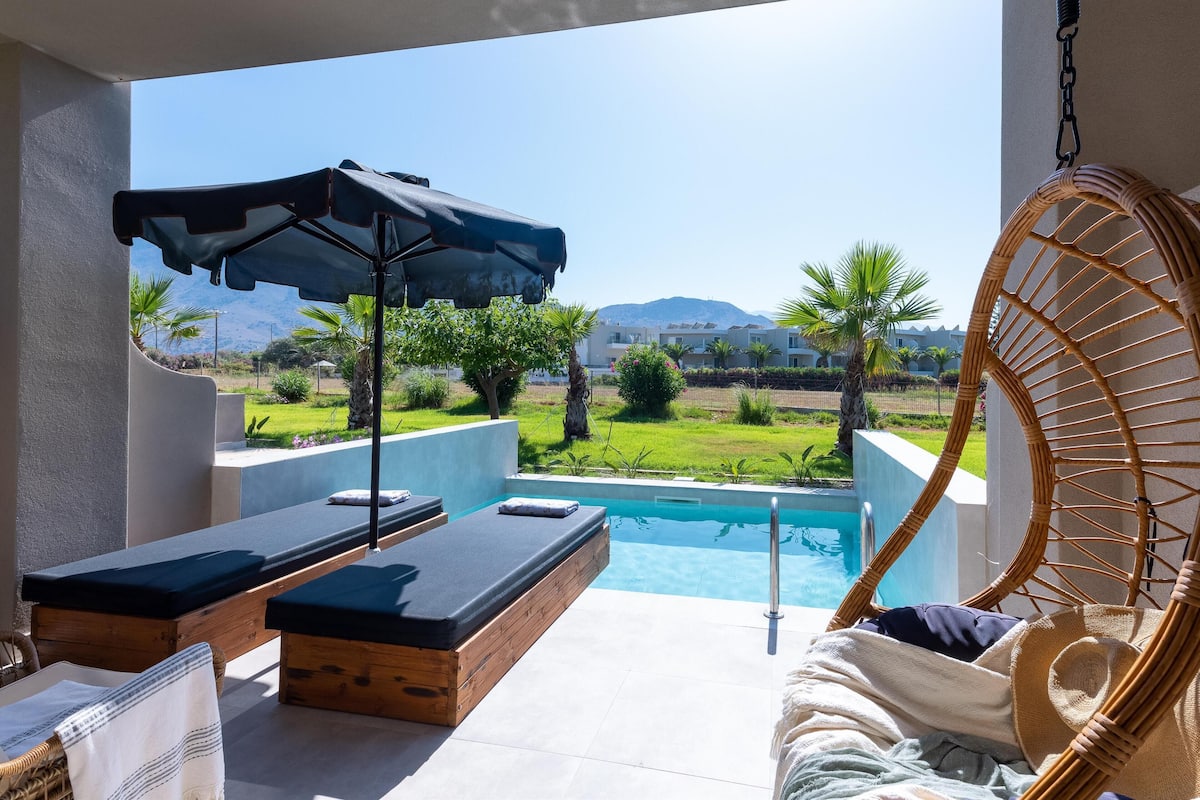 Superior dubbelrum - privat pool | 1 sovrum, värdeförvaringsskåp på rummet och strykjärn/strykbräda