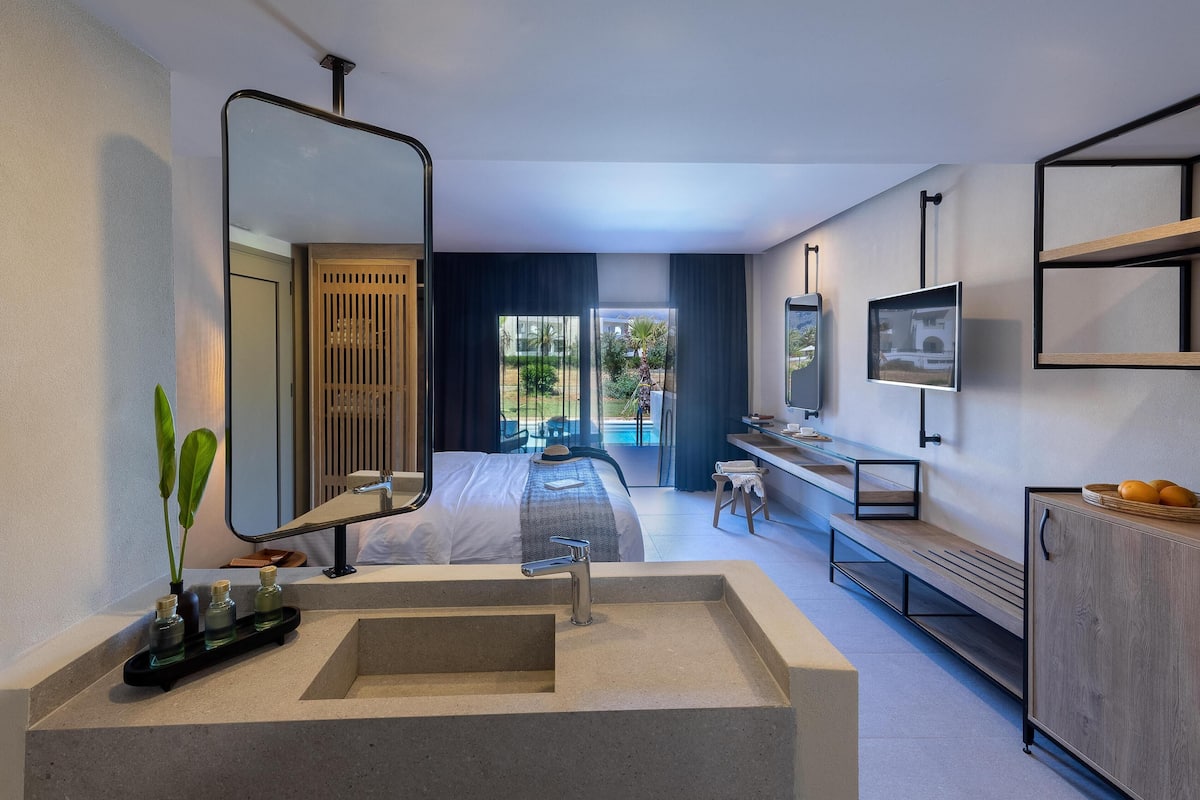 1 bedroom, in-room safe, iron/ironing board, free wifi