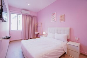 Deluxe tweepersoonskamer | Luxe beddengoed, een bureau, geluiddichte muren, gratis wifi