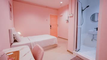 Premium bedding, desk, soundproofing, free WiFi