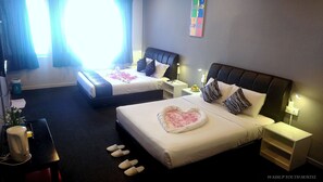 Quadruple Room | In-room safe, soundproofing, rollaway beds, free WiFi