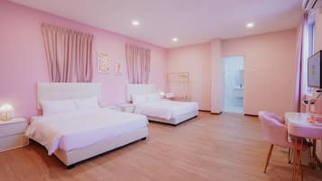 Family Room | Premium bedding, desk, soundproofing, free WiFi