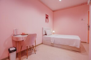 Deluxe Single Room | Premium bedding, desk, soundproofing, free WiFi - Capital O 91279 Pink Cabana Hotel (George Town)