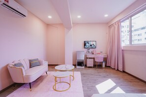 Suite | Peralatan tempat tidur premium, meja, kalis bunyi, Wi-fi percuma 