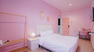 Premium bedding, desk, soundproofing, free WiFi