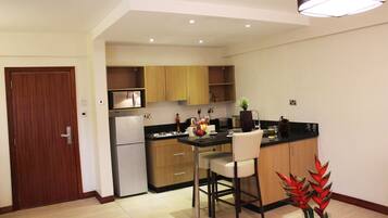 Coffee/tea maker, electric kettle