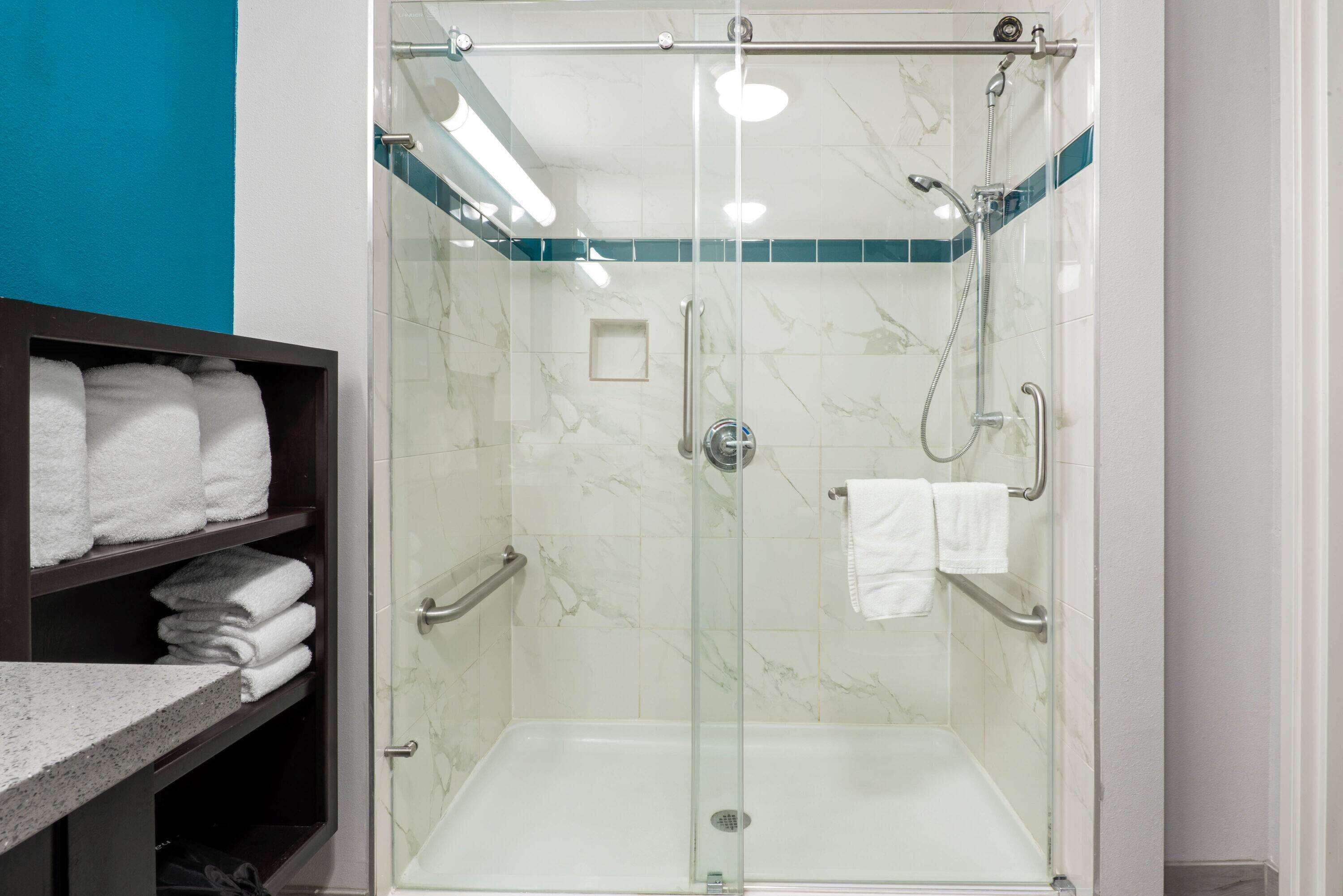 combined shower/bathtub, free toiletries, hair dryer, towels