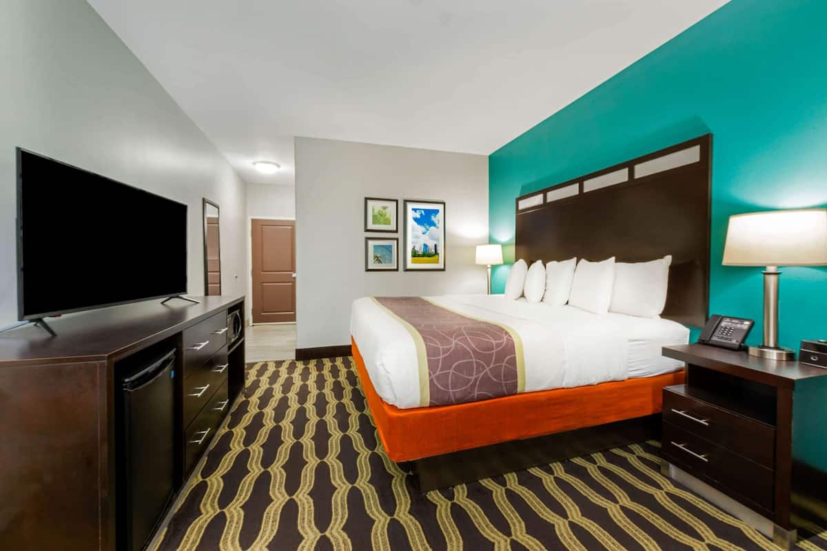 Habitación, 1 cama King size, para no fumadores | Ropa de cama de alta calidad y escritorio
