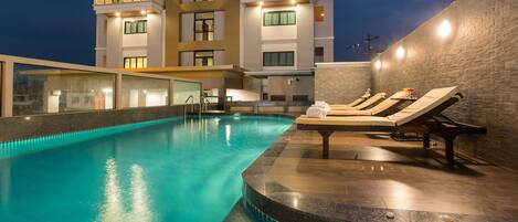 Kolam renang terbuka