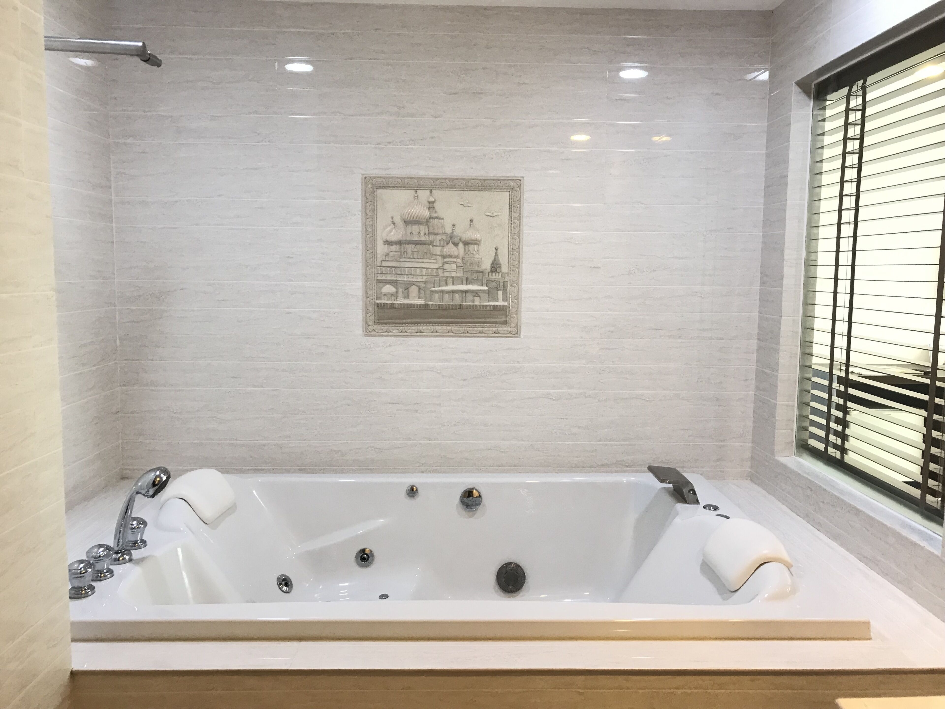 jacuzzi suite | bathroom | shower, free toiletries, hair dryer, bathrobes