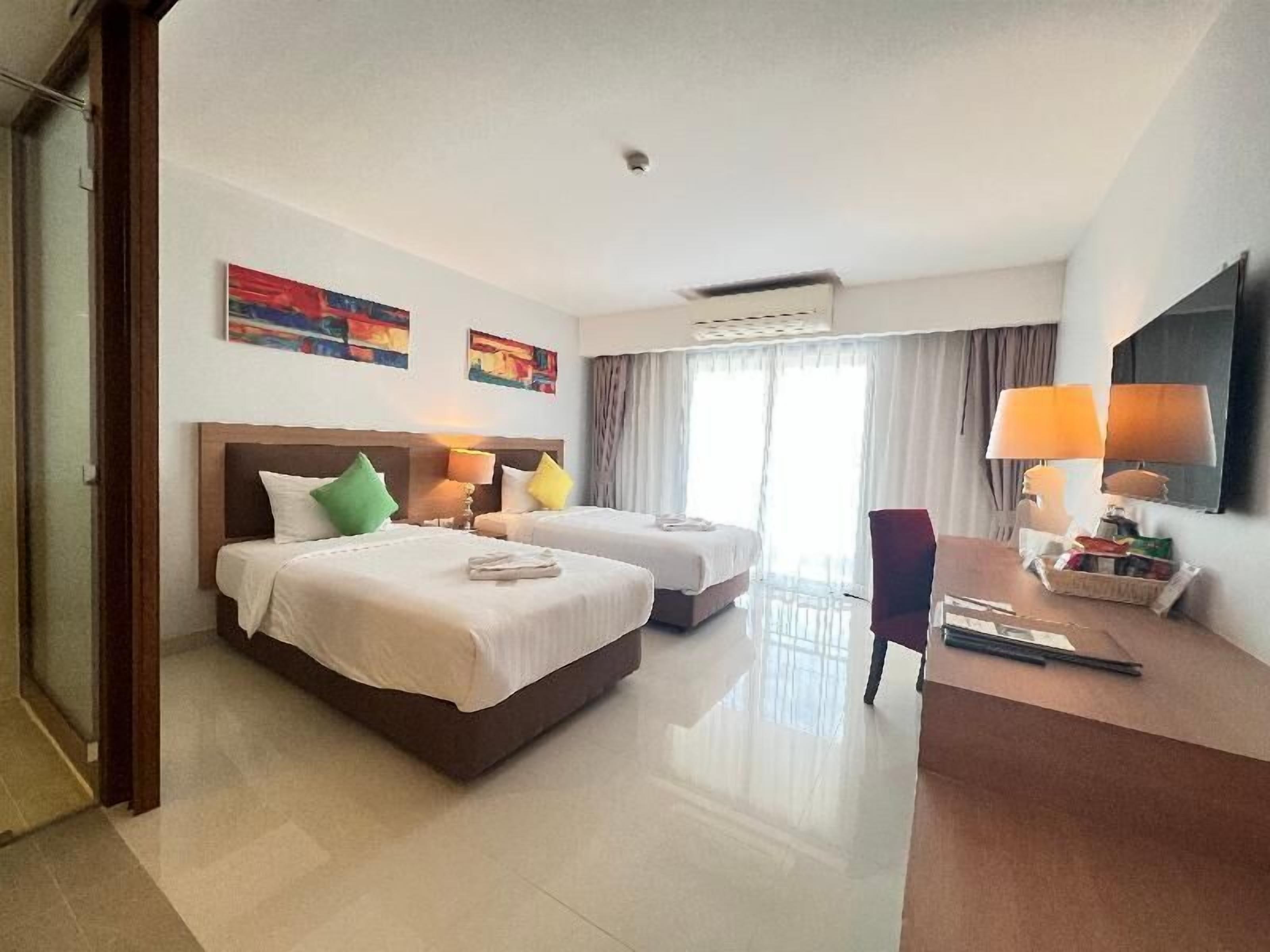 Minibar, in-room safe, desk, iron/ironing board