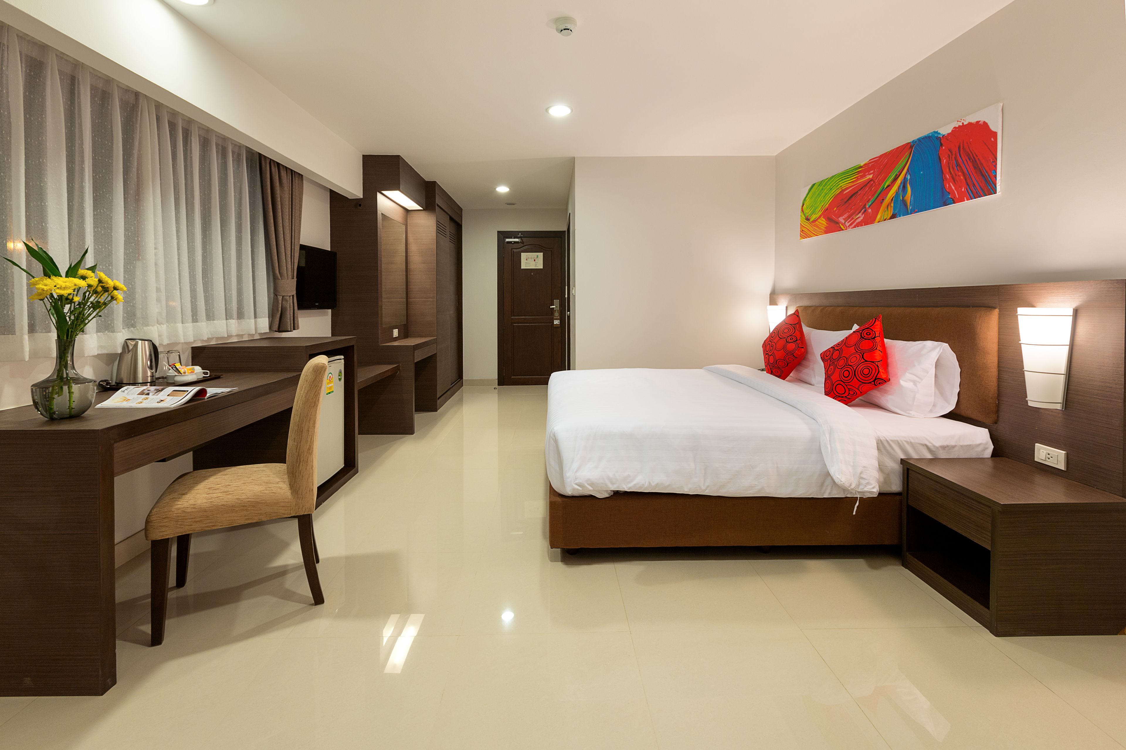 superior double room | minibar, in-room safe, desk, iron/ironing board