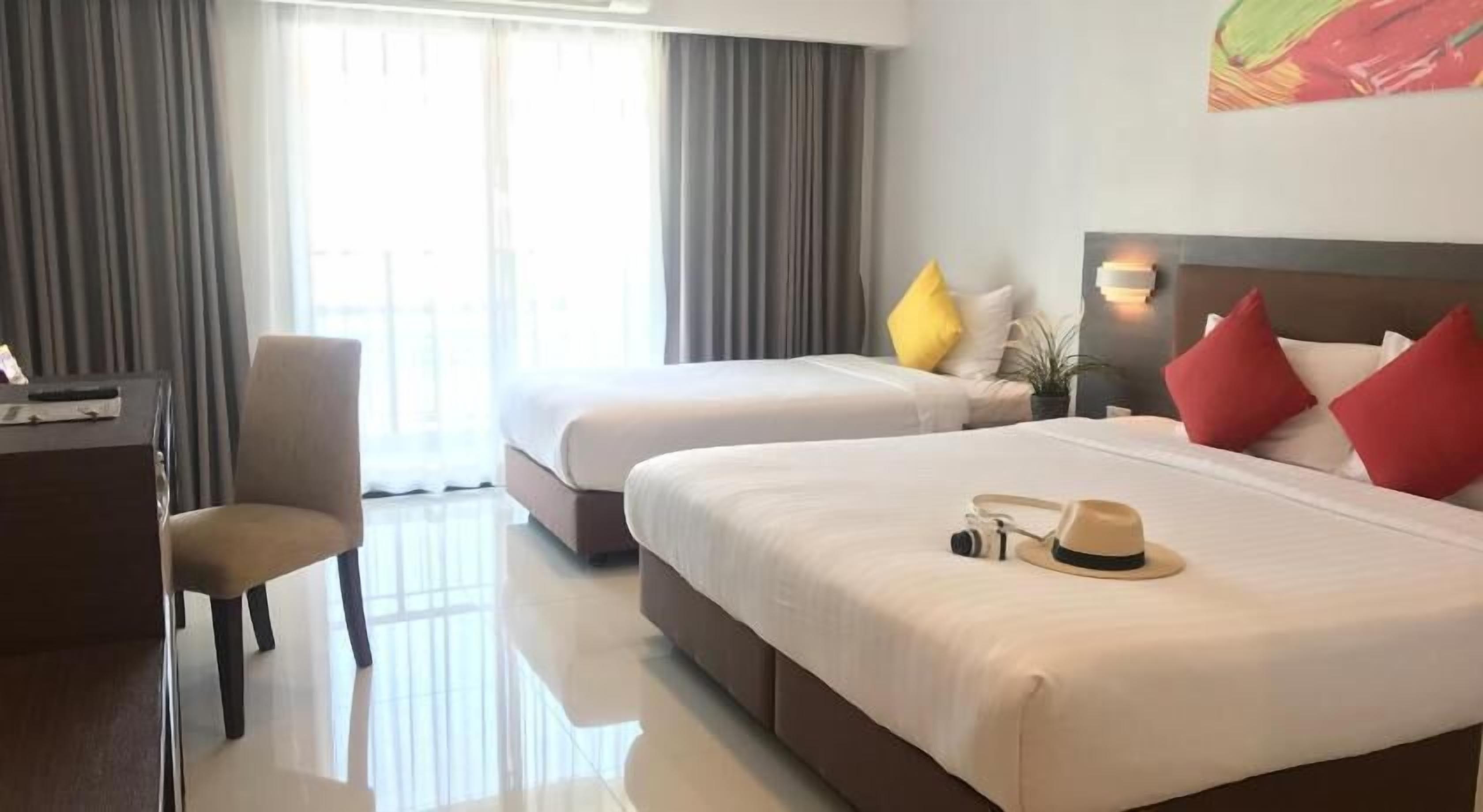 Minibar, in-room safe, desk, iron/ironing board