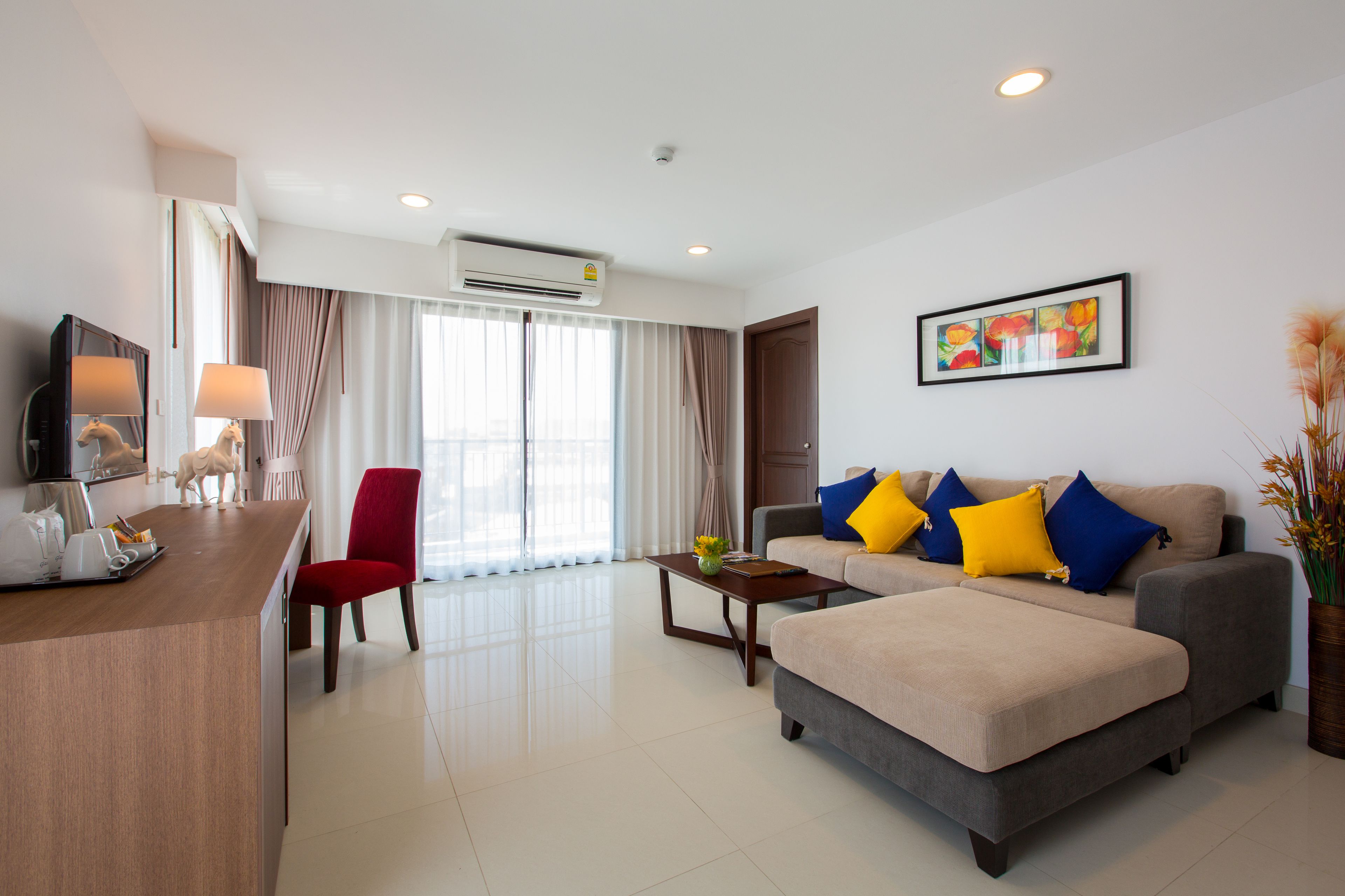jacuzzi suite | living room | 32-inch lcd tv with satellite channels, tv