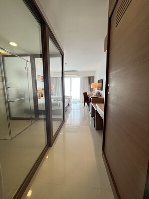 Premier Deluxe Room | Minibar, in-room safe, desk, iron/ironing board - Riche Hua Hin (Hua Hin)