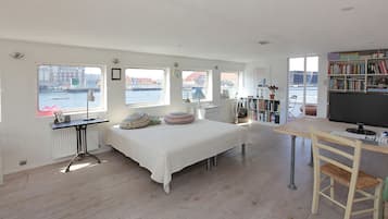 Condo, 4 Bedrooms (Houseboat) | 4 bedrooms, Frette Italian sheets, premium bedding, pillowtop beds