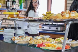 Free daily cooked-to-order breakfast - Pousada Don Pablo (Bombinhas)