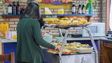 Tägliches inbegriffenes nach Wunsch zubereitetes Frühstück