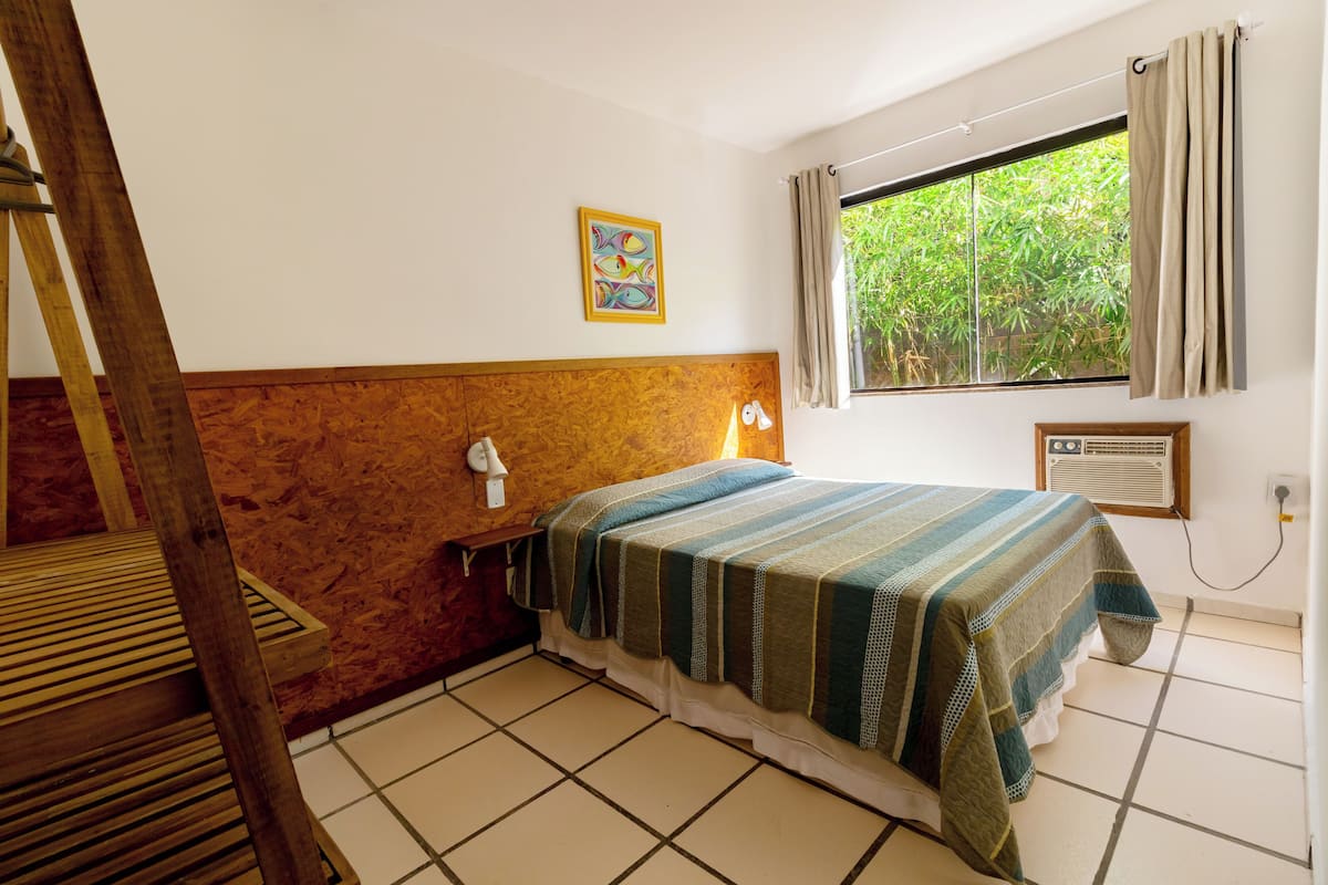 Basic Apartment | Hypo-allergenic bedding, blackout drapes, free WiFi, bed sheets