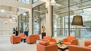 Coin salon dans le hall