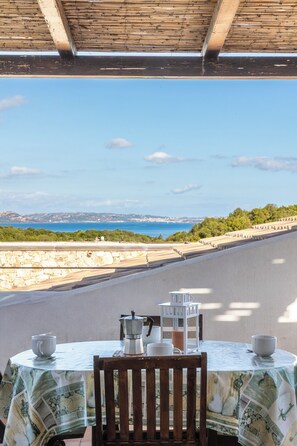 Huoneisto, 2 makuuhuonetta, merinäköala | Terassi/patio