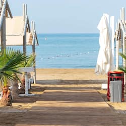Private beach, sun loungers, beach umbrellas, beach towels