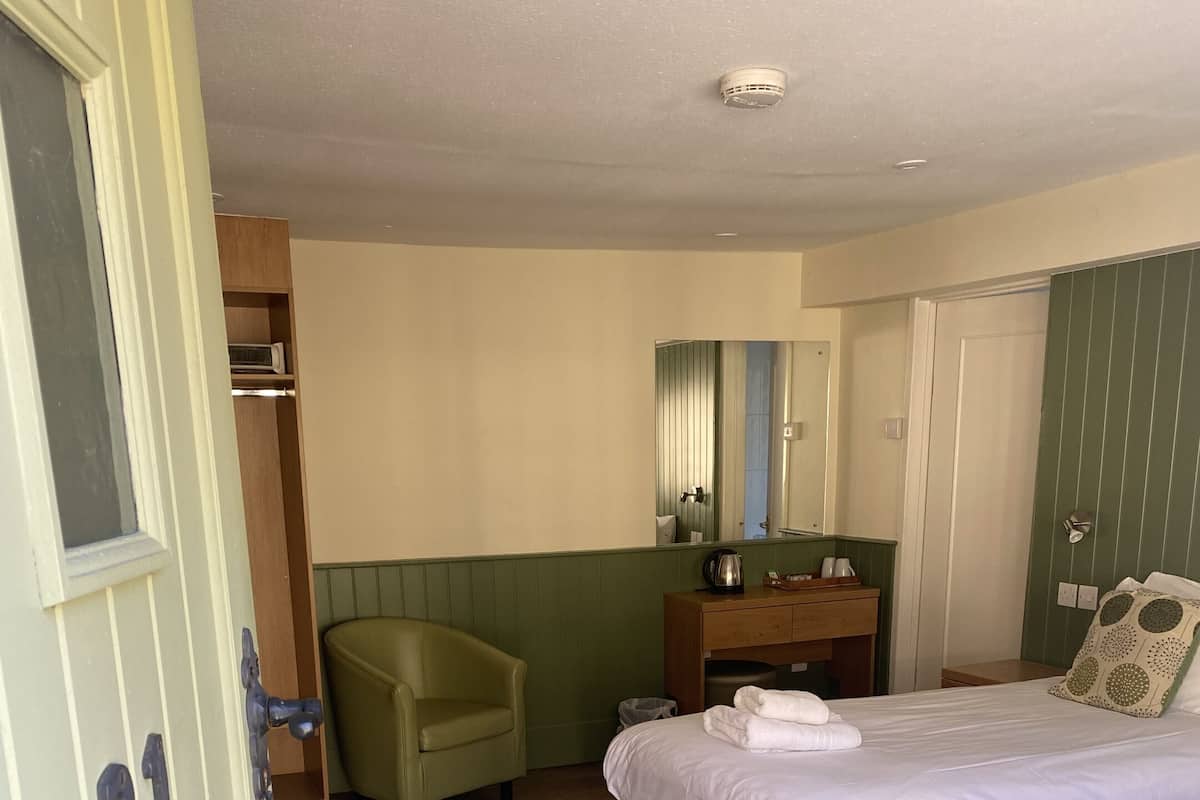 标准双床房, 独立浴室 | 办公桌、婴儿床、免费 WiFi、床单