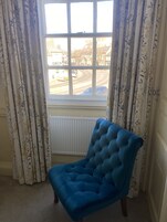 Habitación Deluxe doble, baño privado | Escritorio, cunas (de pago), wifi gratis y ropa de cama