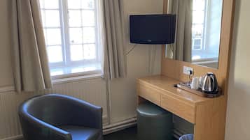 Habitació doble estàndard, amb bany privat | 1 dormitori, escriptori, bressols i wifi gratuïta