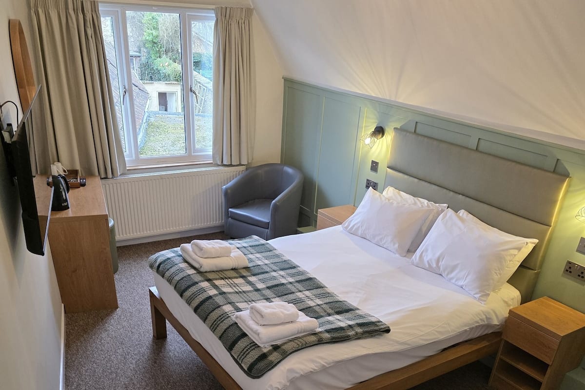 Standard Double Room, Ensuite | Desk, cots/infant beds, free WiFi, bed sheets