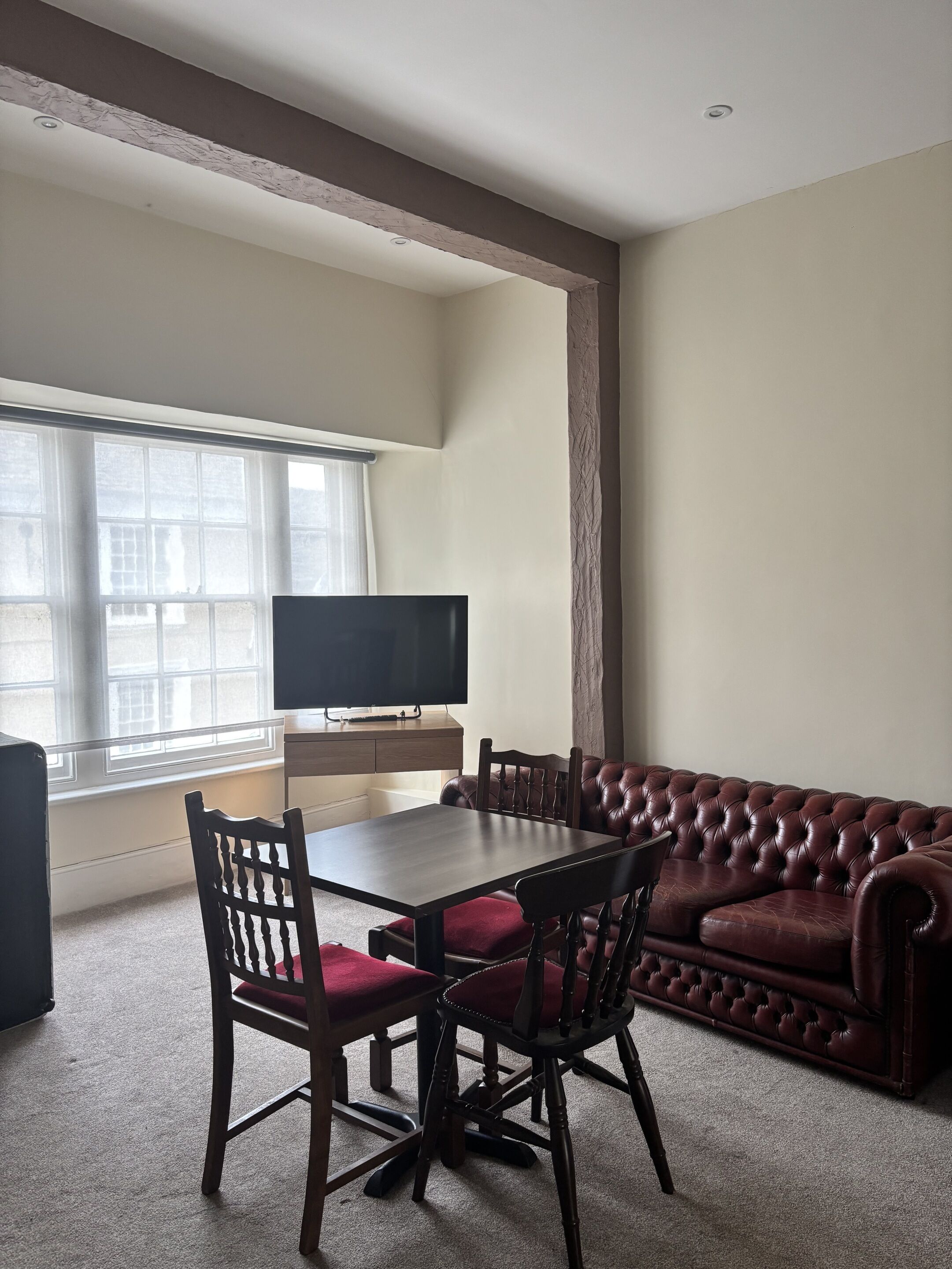 Eenvoudig appartement, en-suite badkamer, uitzicht op stad | Lounge