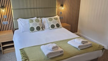 Standard Double Room, Ensuite | Desk, cribs/infant beds, free WiFi, bed sheets