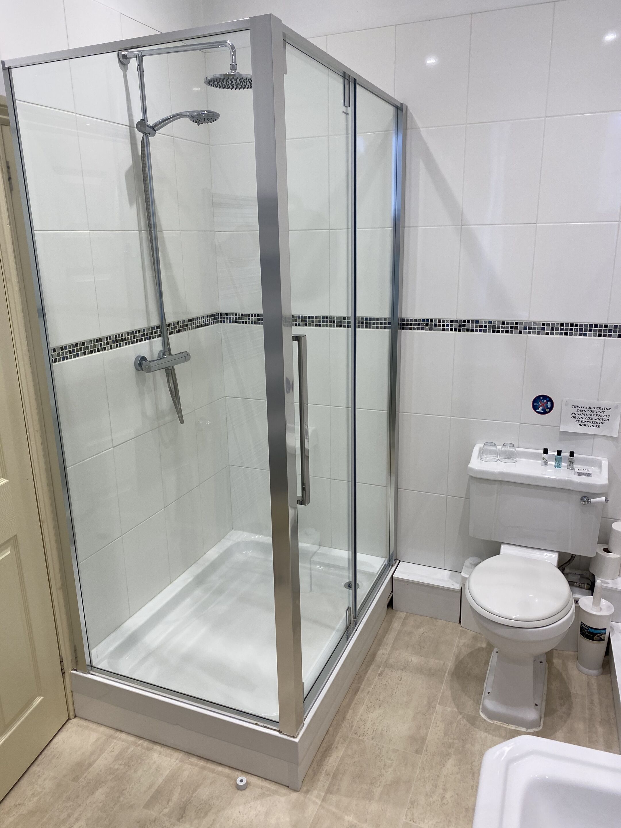 豪華雙人房, 獨立浴室 | 浴室 | 花灑/浴缸組合、免費梳洗用品、風筒、提供毛巾