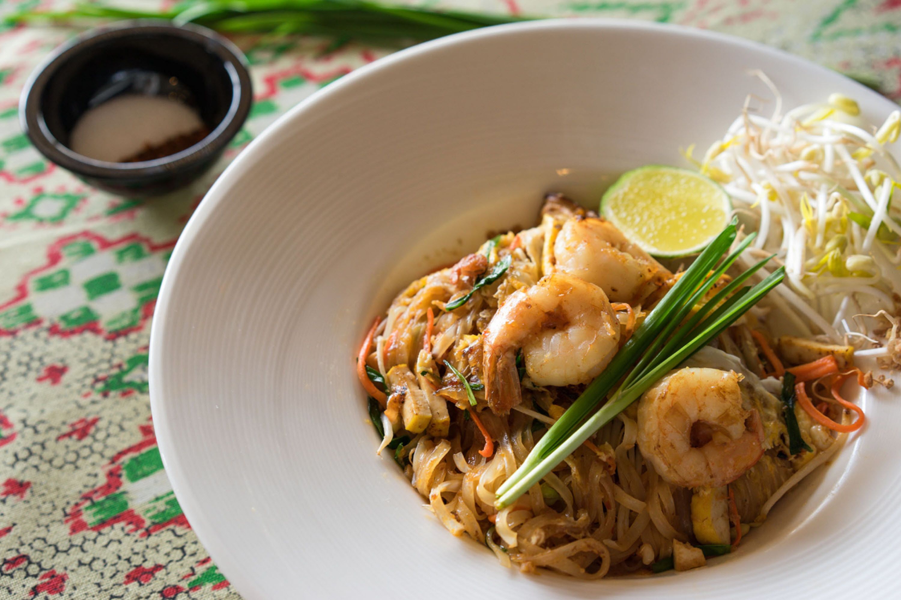 breakfast and dinner served, thai cuisine