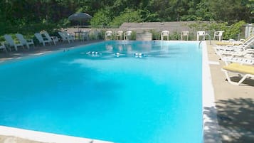 Outdoor pool, pool umbrellas, sun loungers