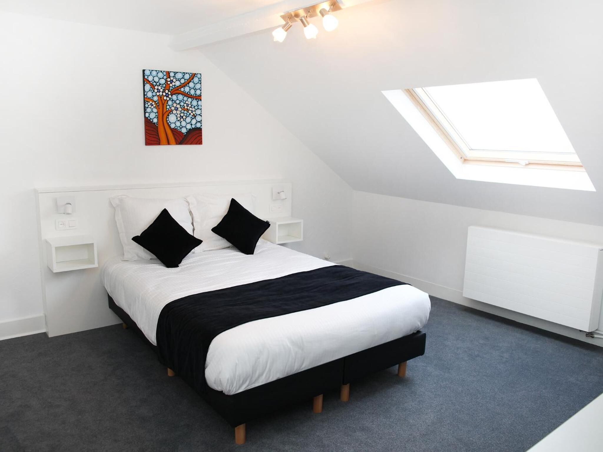 minibar, desk, soundproofing, free wifi