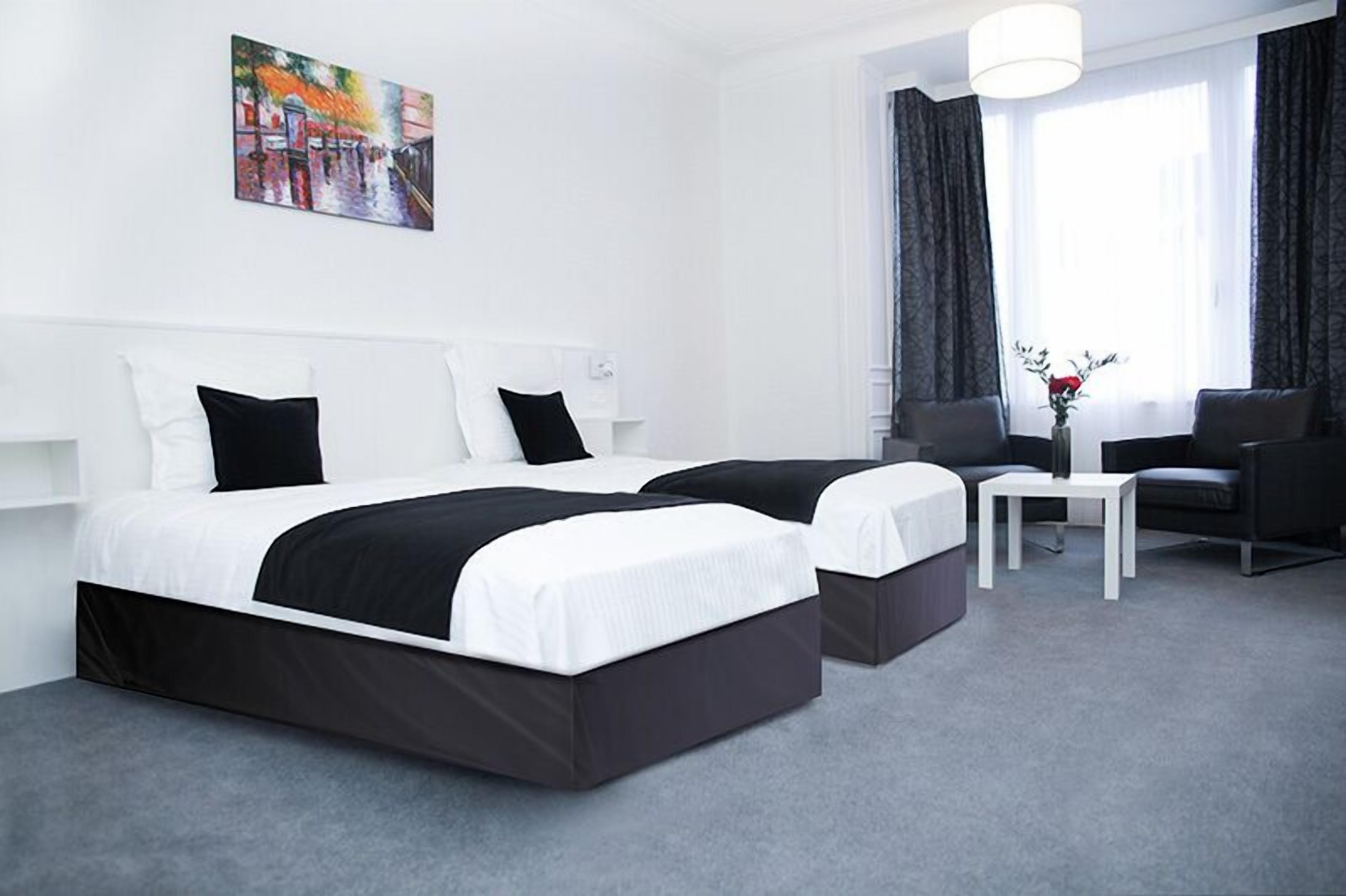 minibar, desk, soundproofing, free wifi