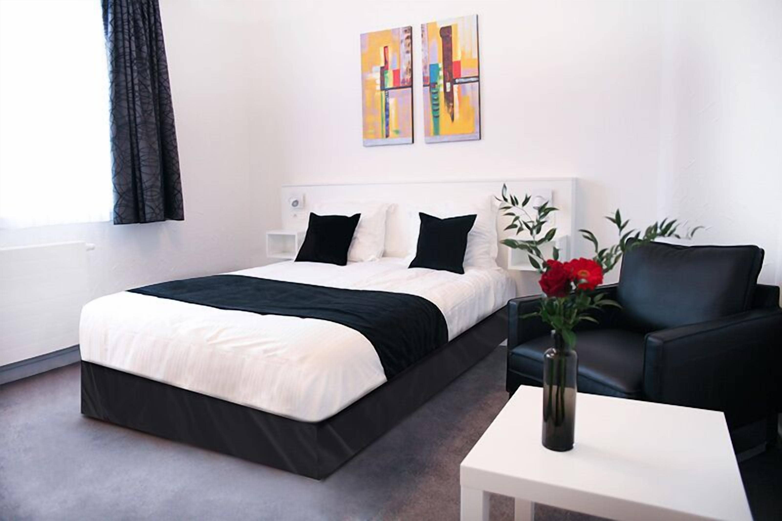 minibar, desk, soundproofing, free wifi