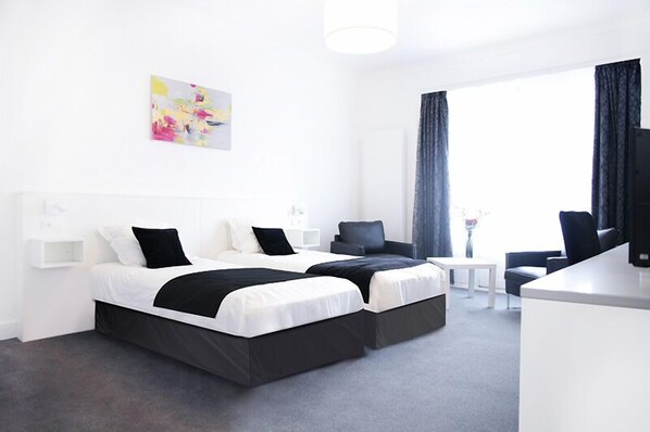 Minibar, desk, soundproofing, free WiFi