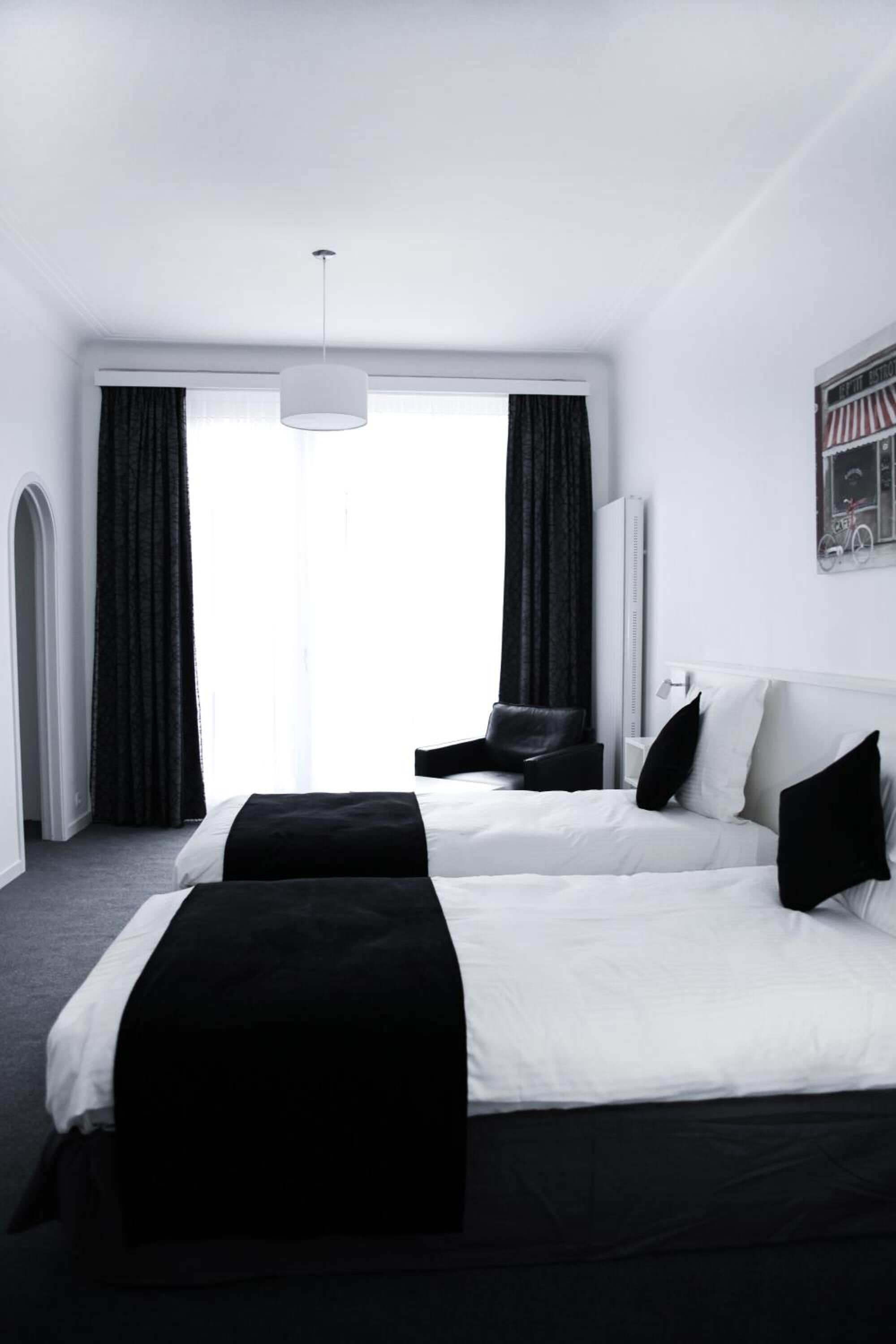 minibar, desk, soundproofing, free wifi