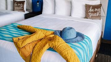 Standard-Doppelzimmer, 2 Queen-Betten, Bergblick | Individuell dekoriert, individuell eingerichtet, Schreibtisch