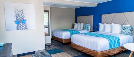 Habitación doble estándar, 2 camas Queen size, vista a la montaña | Decoración personalizada, muebles diferentes, escritorio y wifi gratis