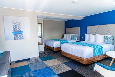 Decoración personalizada, muebles diferentes, escritorio y wifi gratis