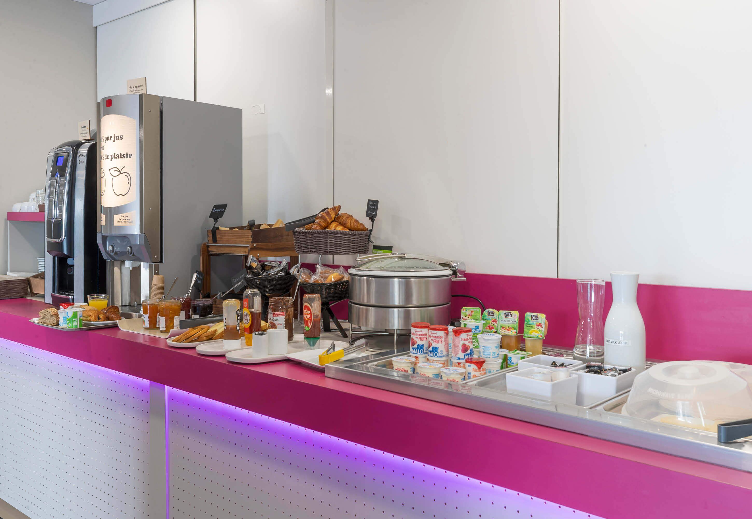 daily buffet breakfast for a fee